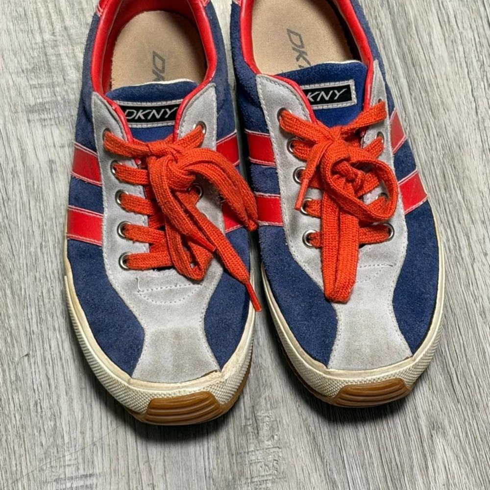 DKNY Low Top Sneakers Women Size 8.5